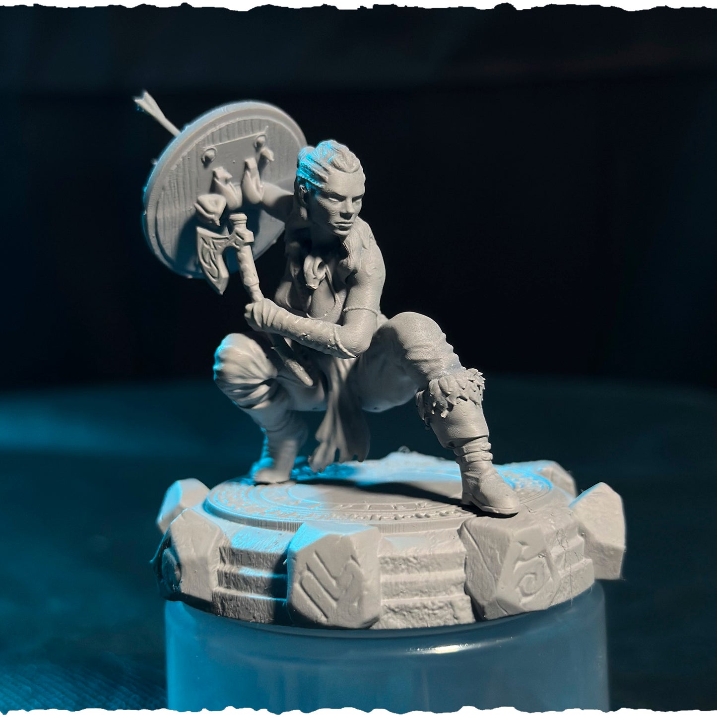 Agnes – figurka wojowniczki północy z toporem i tarczą