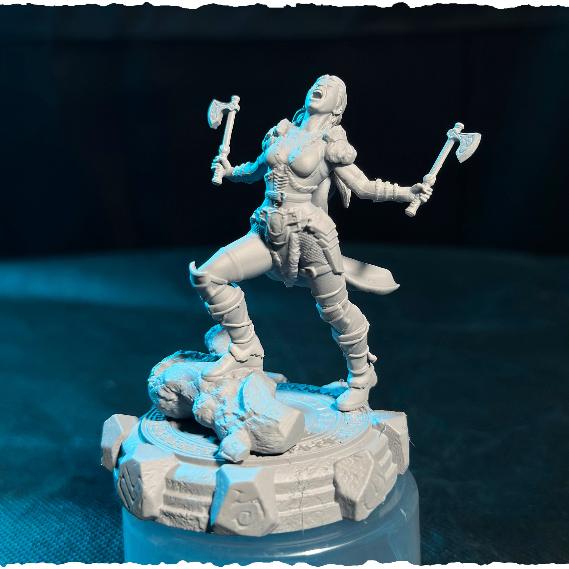 Północna Wojowniczka z Toporami — popiersie, widok frontowy