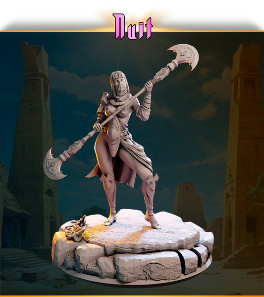 Nuit – Wojowniczka Pustynnych Wichrów — widok z przodu na pustynnej podstawce