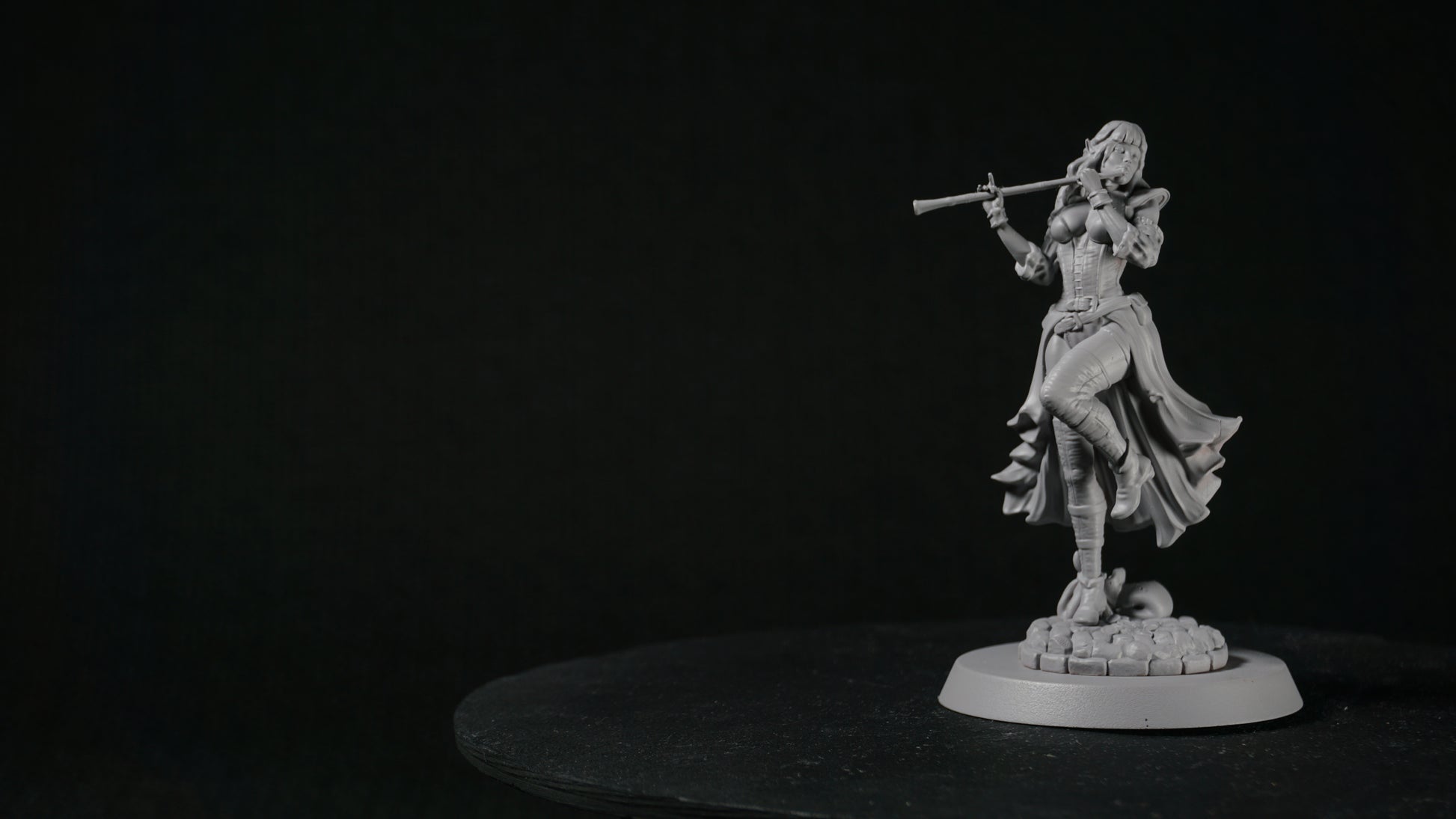 Serenya painted female bard miniature 75mm by Black Bird Miniatures