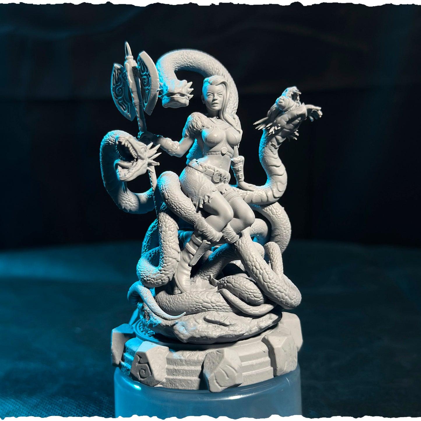 Asta — nordycka wojowniczka z hydrą, figurka żywiczna 32 mm / 75 mm, Black Bird Miniatures