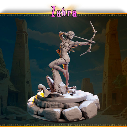 Zahra – Łuczniczka Pustyni — figurka z łukiem, skala 32 mm