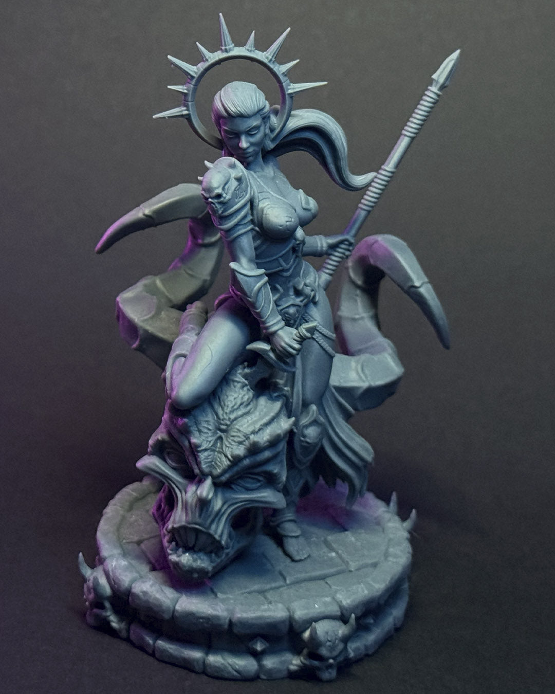 Morgath – Queens of Chaos – Figurka 32mm / 75mm – Black Bird Miniatures