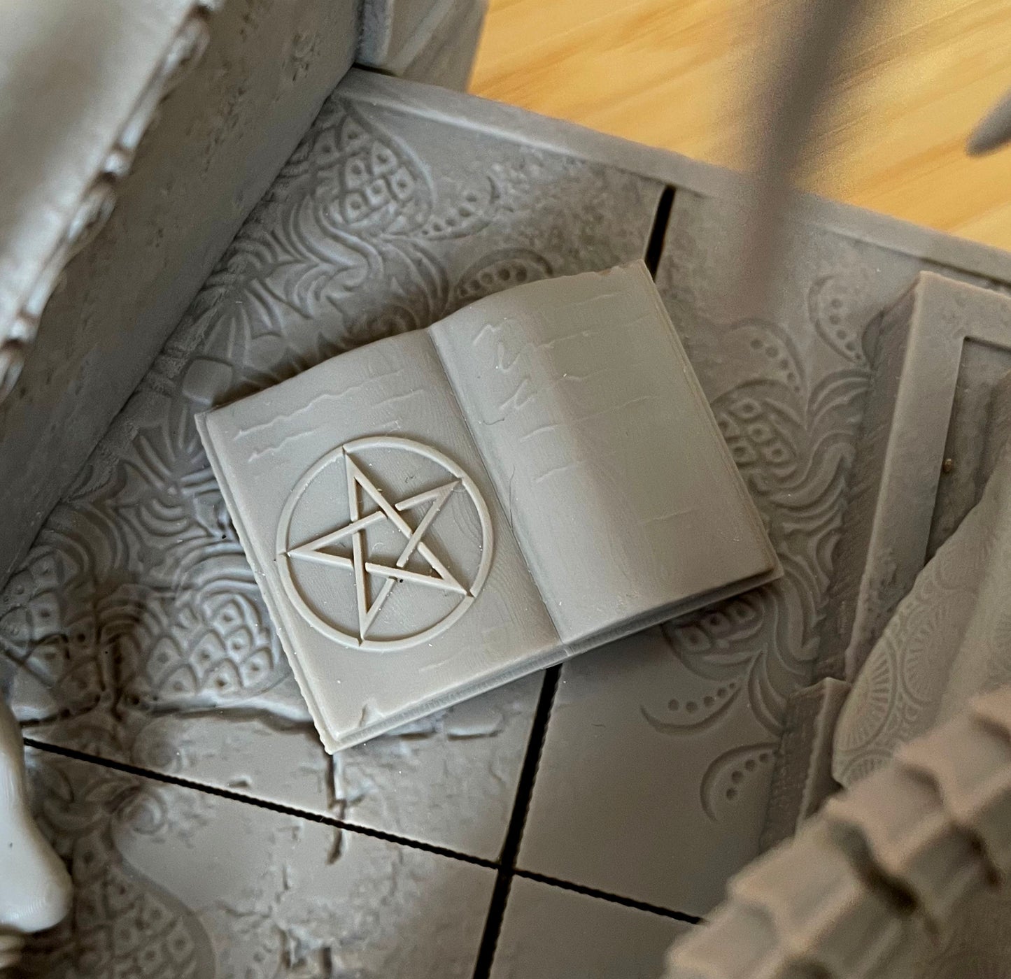 The Blood Feast – pełna scena rytuału, figurka fantasy od Black Bird Miniatures