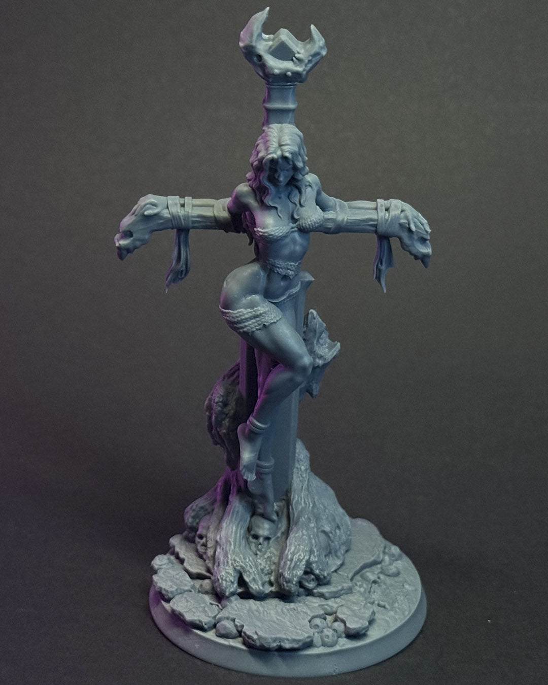 Vhaeryn – Königinnen des Chaos – Figur 32 mm / 75 mm – Black Bird Miniatures (Kopie)