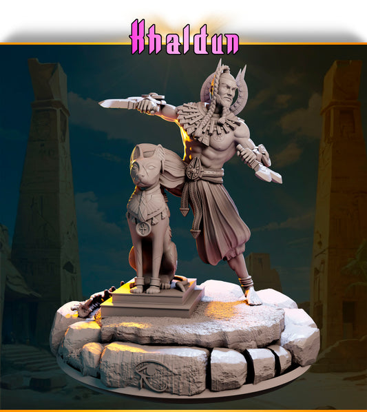 Khaldun – Kapłan Wschodniego Słońca — figurka z kotem strażnikiem, skala 32 mm