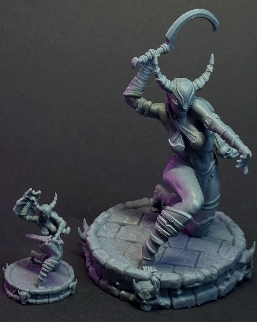 Korvessa – Königinnen des Chaos – Figur 32 mm / 75 mm – Black Bird Miniatures