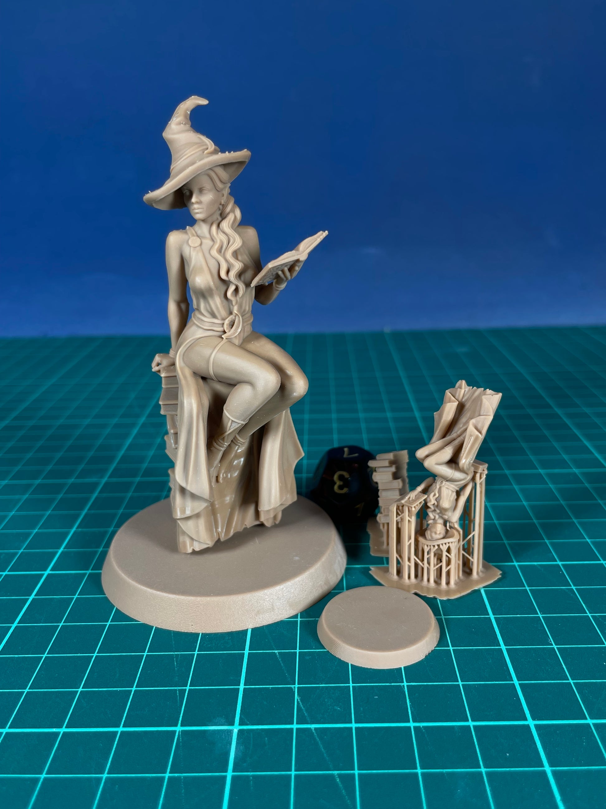 Mirelda painted mage miniature 75mm by Black Bird Miniatures