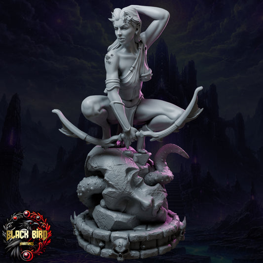 Ossyra – Queens of Chaos – Figurka 32mm / 75mm – Black Bird Miniatures