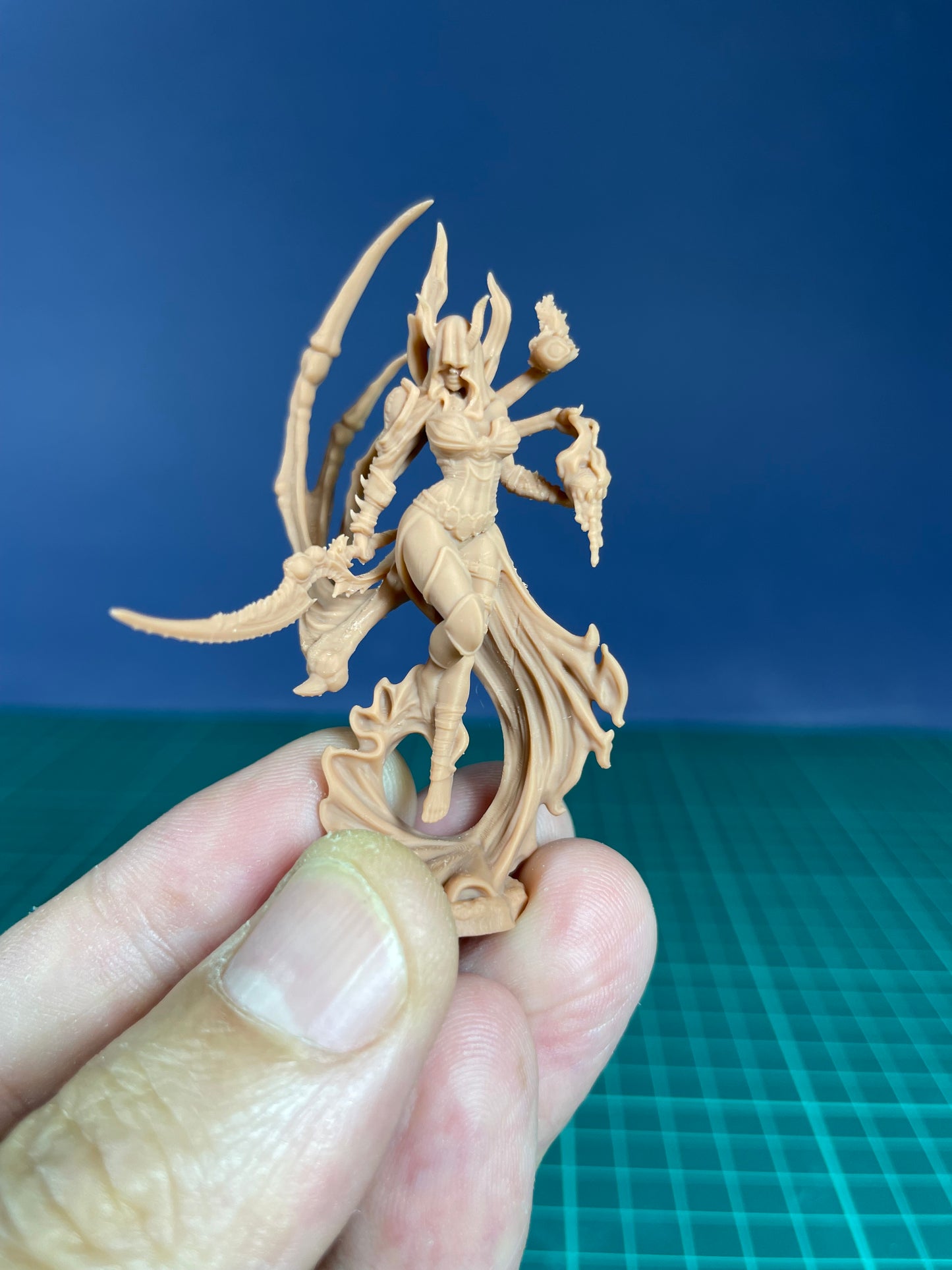 Velthara – unpainted resin model 32 mm / 75 mm from Ladies of the Dark Age collection