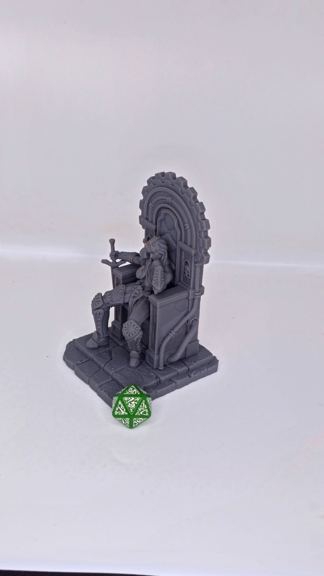 Zhaelyss – Königinnen des Chaos – Figur 32 mm / 75 mm – Black Bird Miniatures
