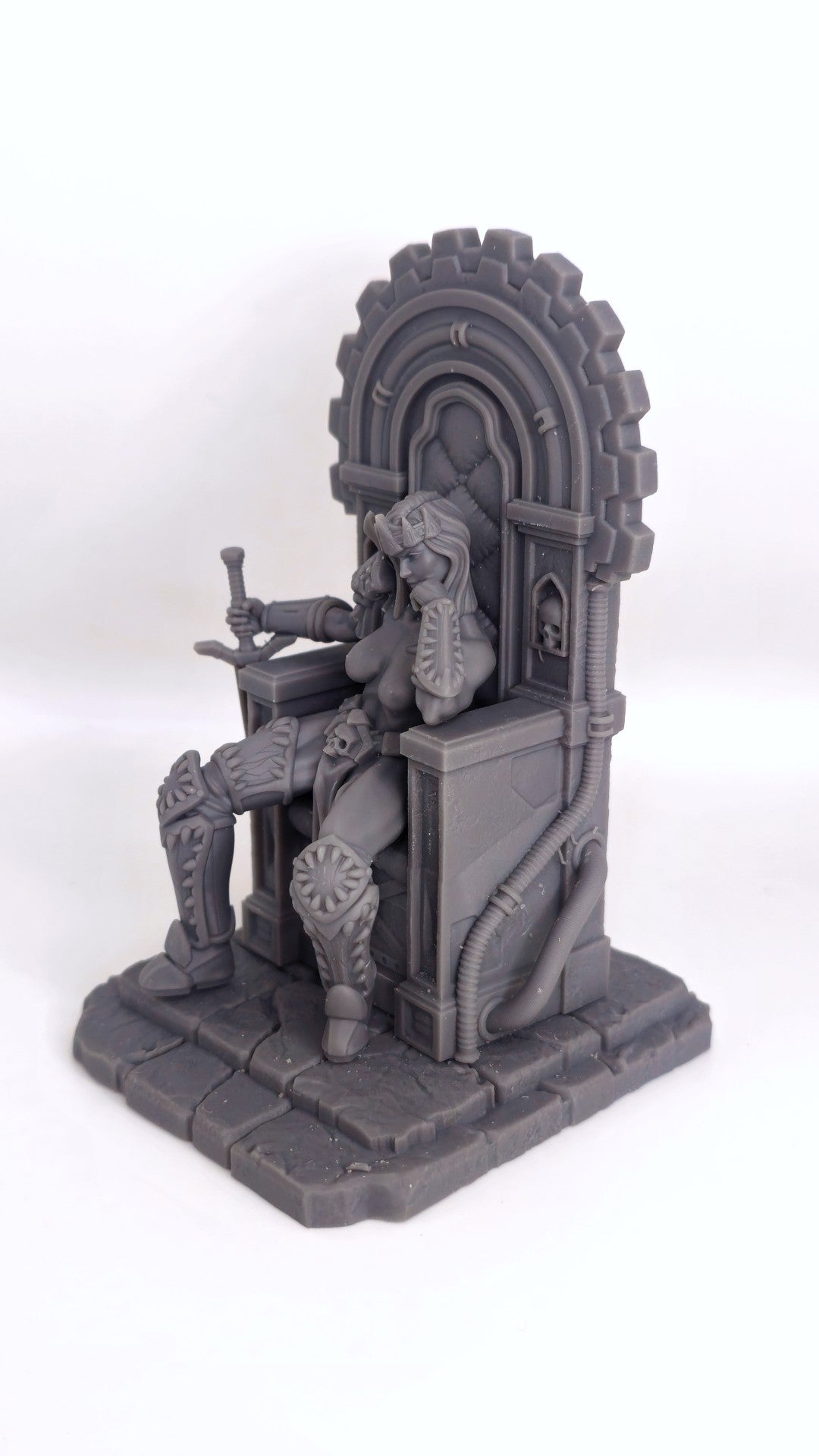 Zhaelyss – Königinnen des Chaos – Figur 32 mm / 75 mm – Black Bird Miniatures