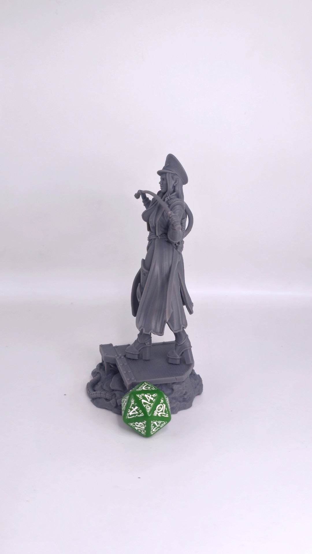 Valeria – Queens of the Black Empire | Imperialna Oficer Grimdark