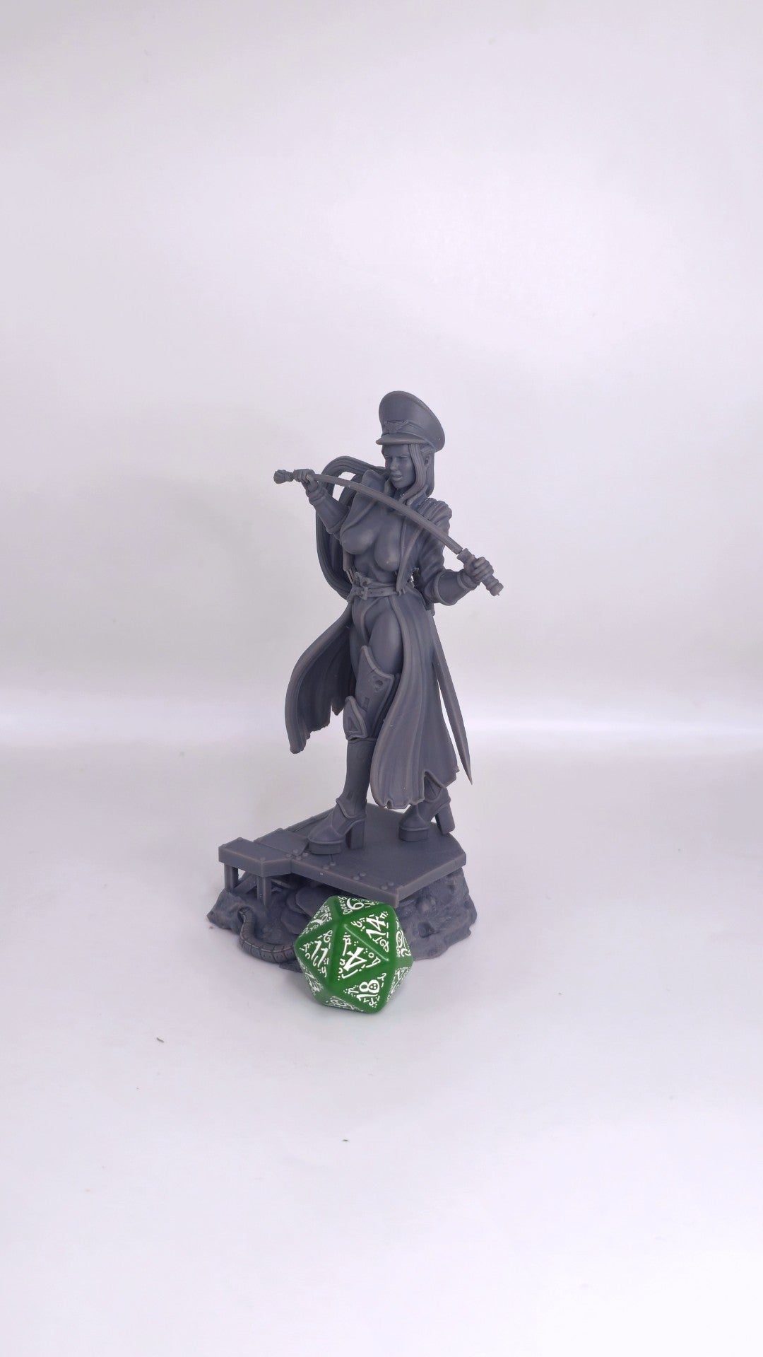 Valeria – Queens of the Black Empire | Imperialna Oficer Grimdark