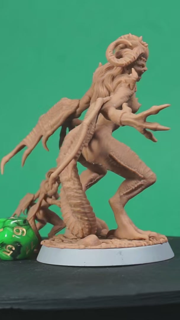 Velnidra – detailed demon queen model 32 mm / 75 mm from Ladies of the Dark Age