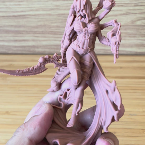 Velthara – unpainted resin model 32 mm / 75 mm from Ladies of the Dark Age collection